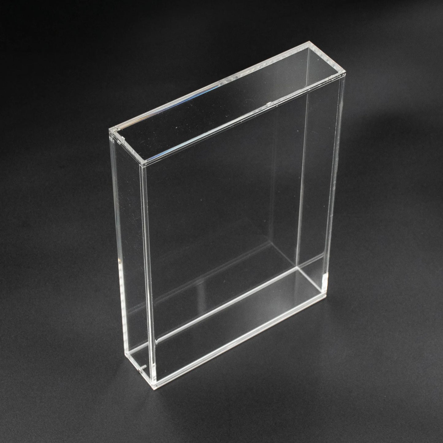Caja protectora de metacrilato 3mm para videojuego de Sega Mega Drive con cierre imantado